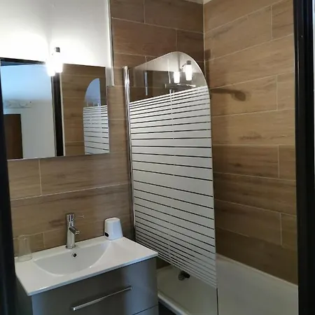 Rénové Chamrousse, Au Pied Des Pistes. *
